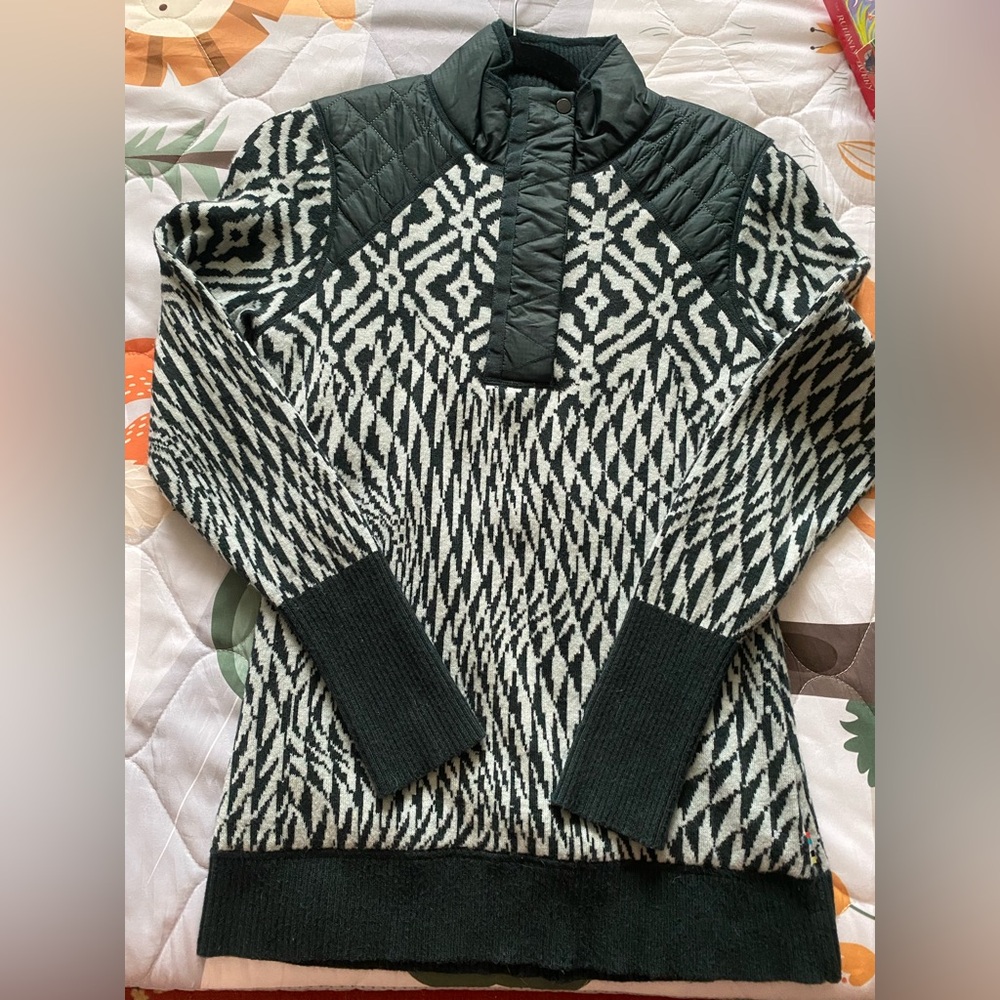 Like new Smartwool ski ninja sweater, green and white, size small.
